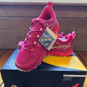 NWT - La Sportiva Jackal II Gore Tex Trail Running Shoe - Women’s 10.5 (42.5)